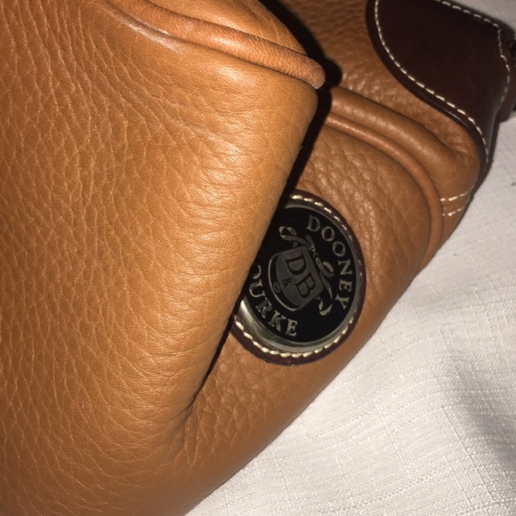 Dooney & Bourke handbag. - Picture 4 of 6